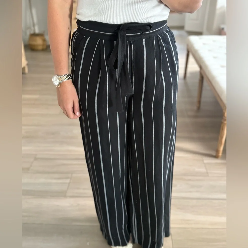 Women's High Rise Black Striped Pants NWT - Picture 2 of 4
